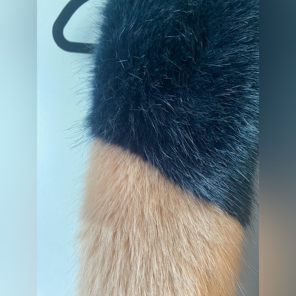 FAUX FUR TWO-TONE SCARF - Picture 2 of 3